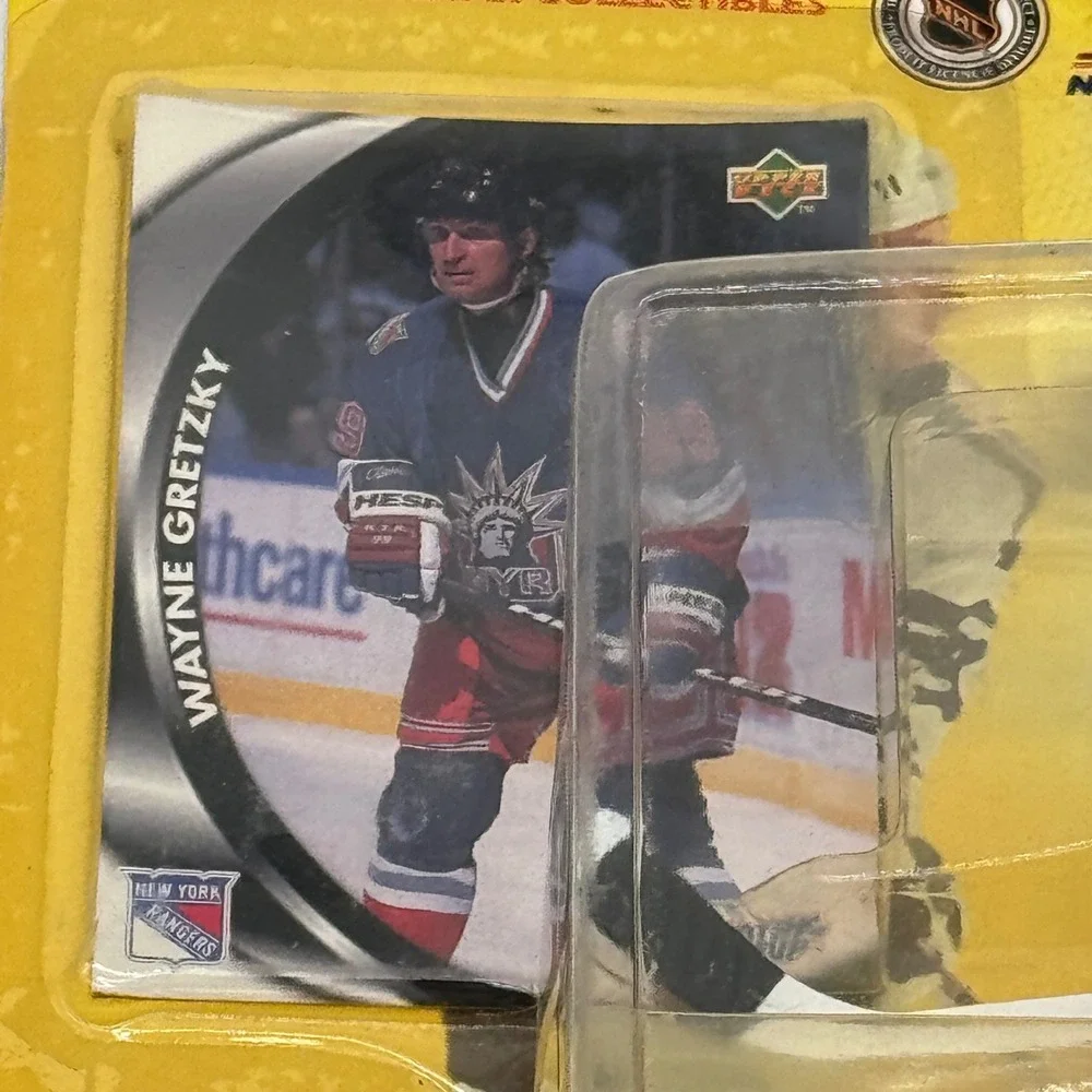 1998 Starting Lineup Wayne Gretzky New York Rangers Kenner Figure Upper Deck